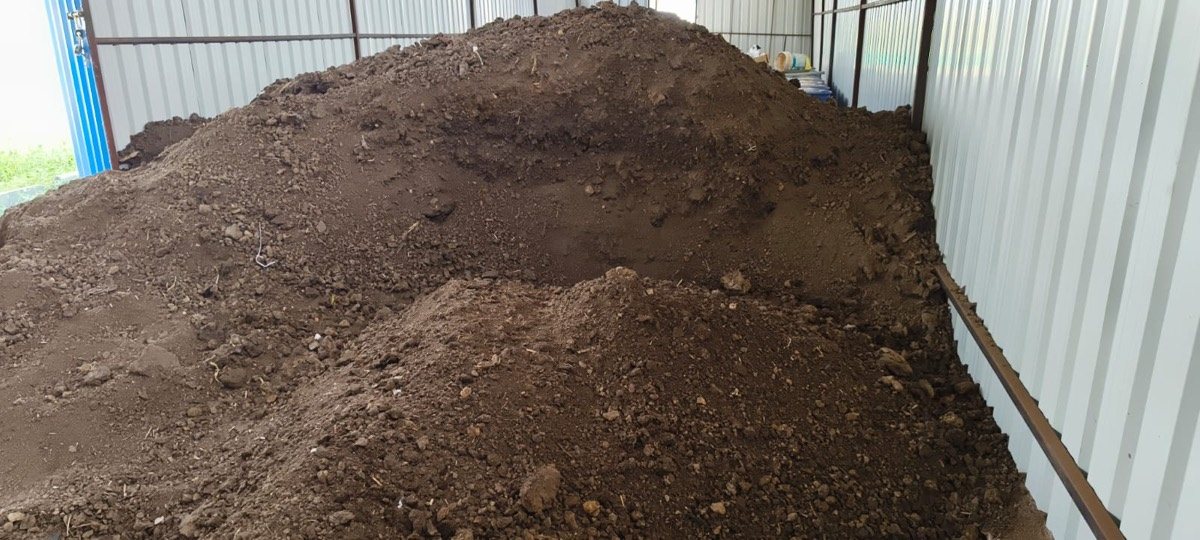 Raw cow dung material stored at the production site