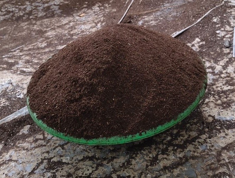 Finished dry cow dung powder
